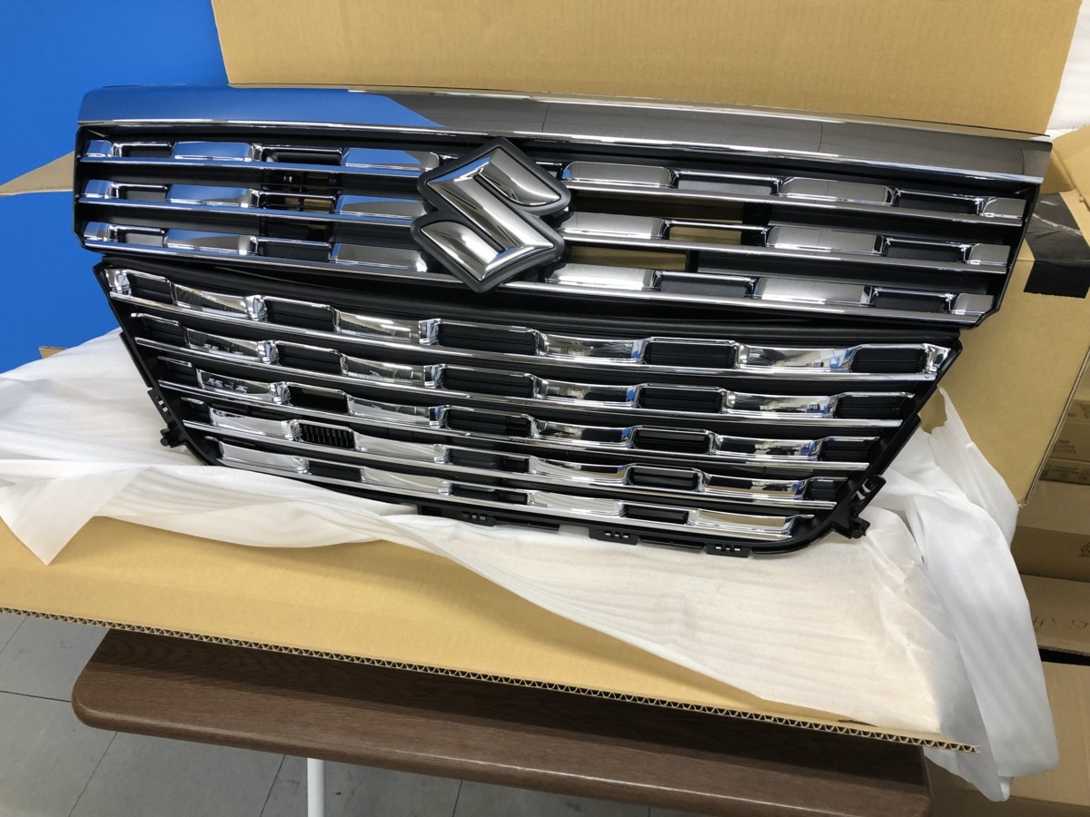 新品 SUZUKI スペーシア カスタム MK53S 純正品フロントグリル 9911C 