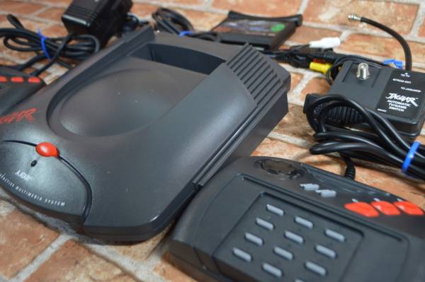 ATARI JAGUAR ジャガー本体++++コントローラー2個++++AVケーブル