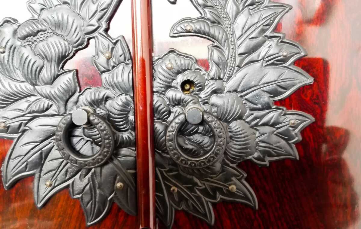 仙台箪笥 木地呂塗り 小箪笥 門間屋 弐番 漆塗り 工芸品 伝統品 贈り物 公式アンティーク家具ラフジュ工房商品詳細ページ中古 門間箪笥 美品 鍵付き 門間屋(monmaya) 高級品✨️門間箪笥店 木地呂塗り・仙台箪笥・小箪笥(卓上収納、小物収納）鉄器