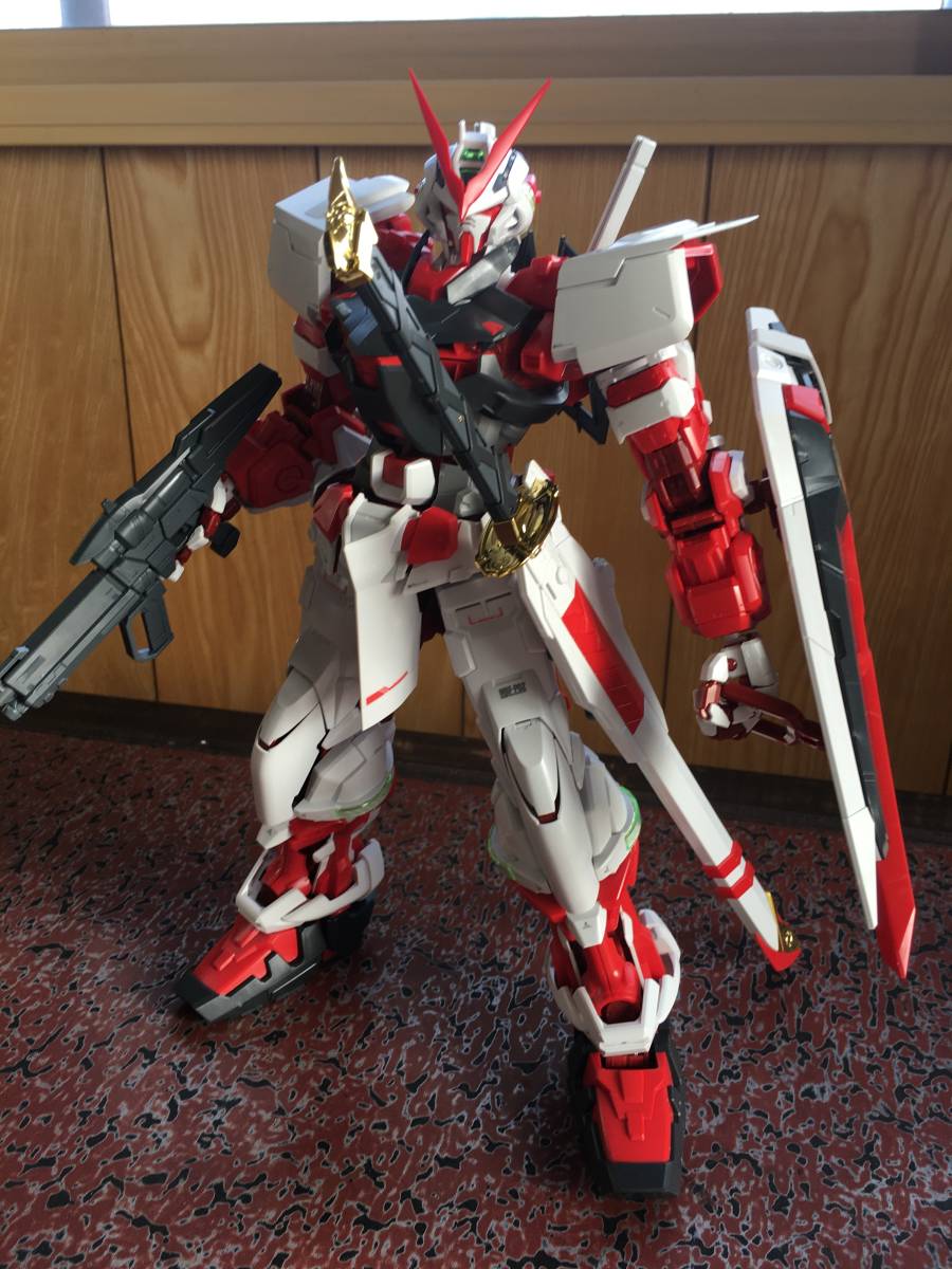 PG 1/60 ガンダムアストレイ レッドフレーム 組み立て済み BANDAI