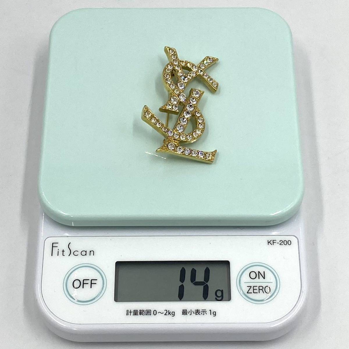 YVES SAINT LAURENT イブサンローラン YSL ブローチ ラインストーン ヴィンテージ アクセサリー P181 Saint SAINT | イヴ・サンローラン「氷の世界」着想の23年クリスマスコスメ ザ Laurent（イヴ・サンローラン）のクリスマス限定