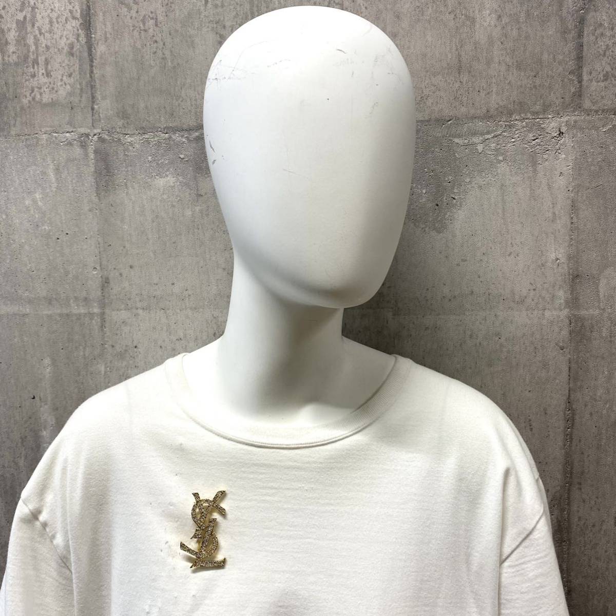 YVES SAINT LAURENT イブサンローラン YSL ブローチ ラインストーン ヴィンテージ アクセサリー P181 Saint SAINT | イヴ・サンローラン「氷の世界」着想の23年クリスマスコスメ ザ Laurent（イヴ・サンローラン）のクリスマス限定
