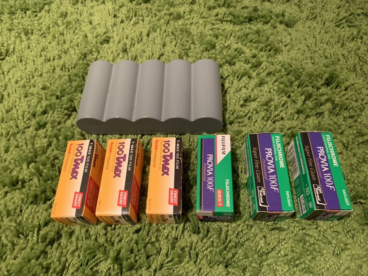 ブローニーフィルム（期限切れ）+ フィルムケース Kodak FUJIFILM
