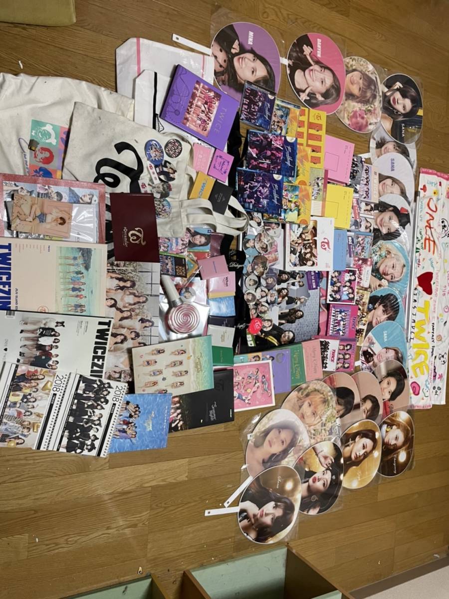 Twice Cd Dvd ポスター及びハイタッチ会グッズ タレント ミュージシャン 売買されたオークション情報 Yahooの商品情報をアーカイブ公開 オークファン Aucfan Com