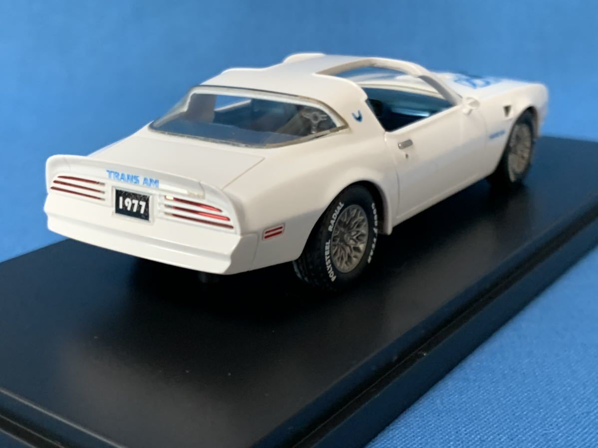 1/43 AUTOWORLD オートワールド 1977 ポンティアック トランザム 
