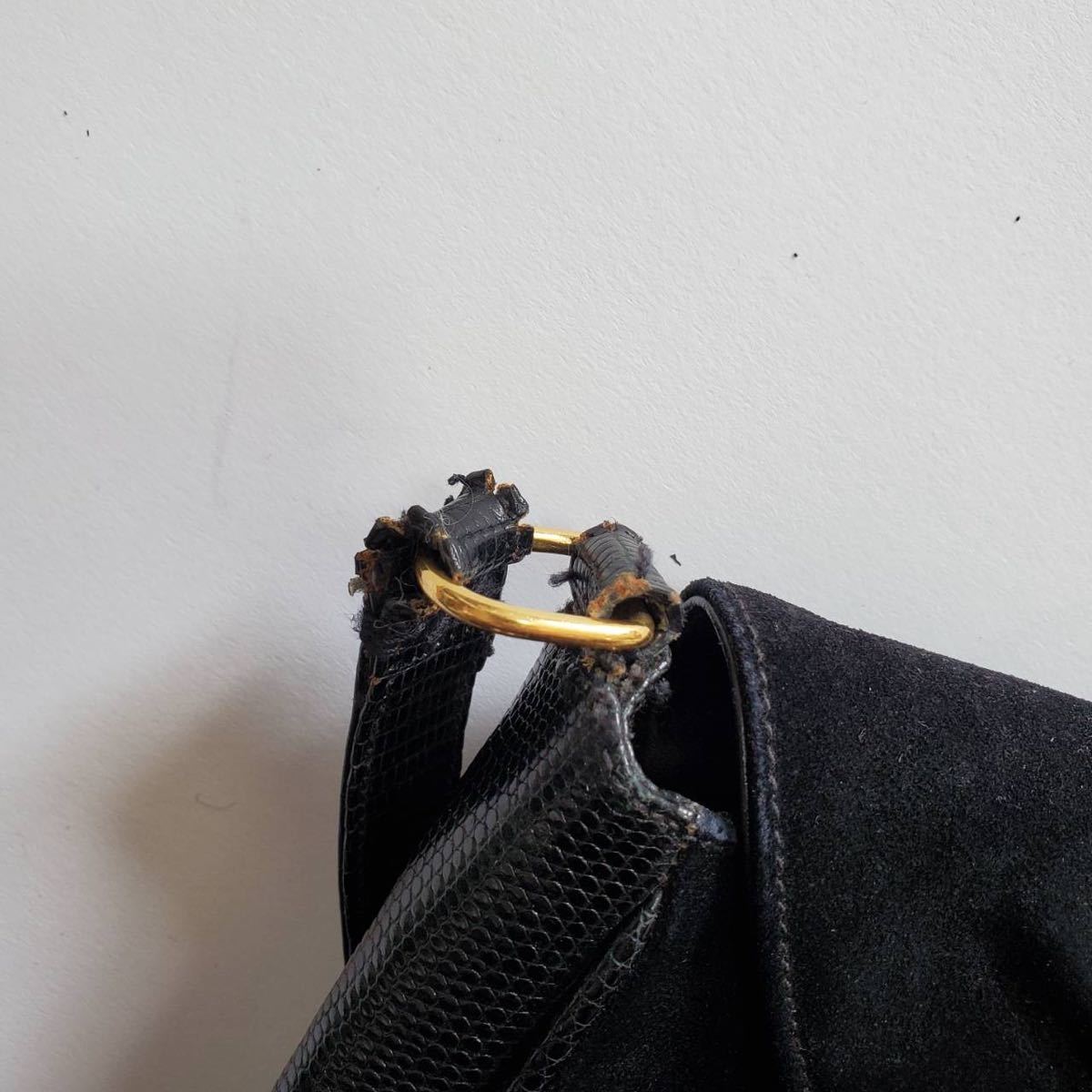 クレスト OLD GUCCI Gucci紋章（ゴールドクレスト）について｜Vintage Shop レザー OLD GUCCI 希少　オールドグッチ　ゴールドクレスト　レア　チャーム　ショルダーバッグ　ブラック