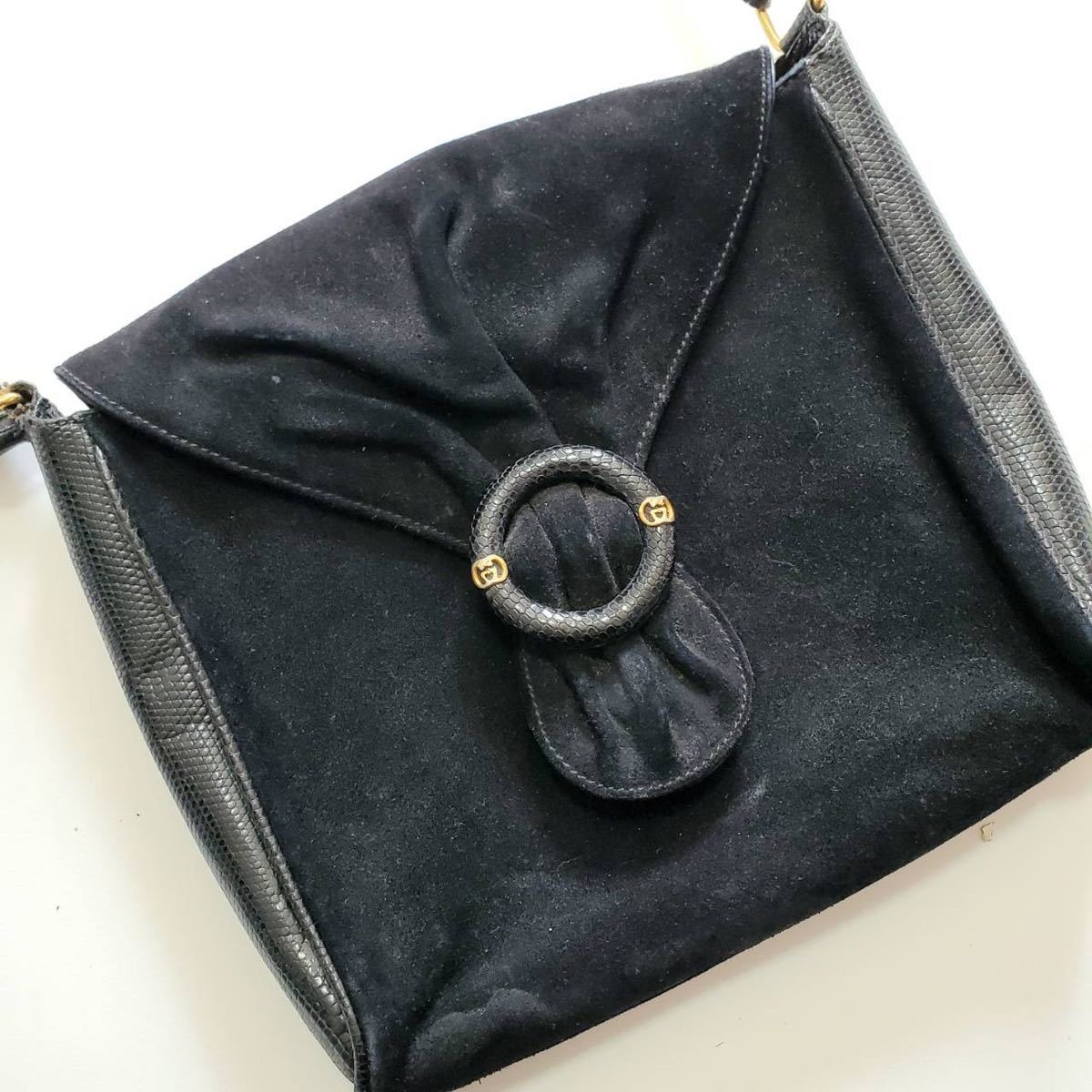 クレスト OLD GUCCI Gucci紋章（ゴールドクレスト）について｜Vintage Shop レザー OLD GUCCI 希少　オールドグッチ　ゴールドクレスト　レア　チャーム　ショルダーバッグ　ブラック