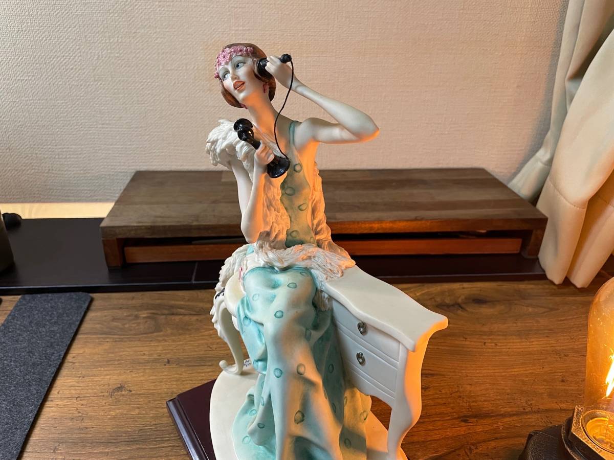 Giuseppe Armani Florence | Figurine Porcelain by Armani, table 