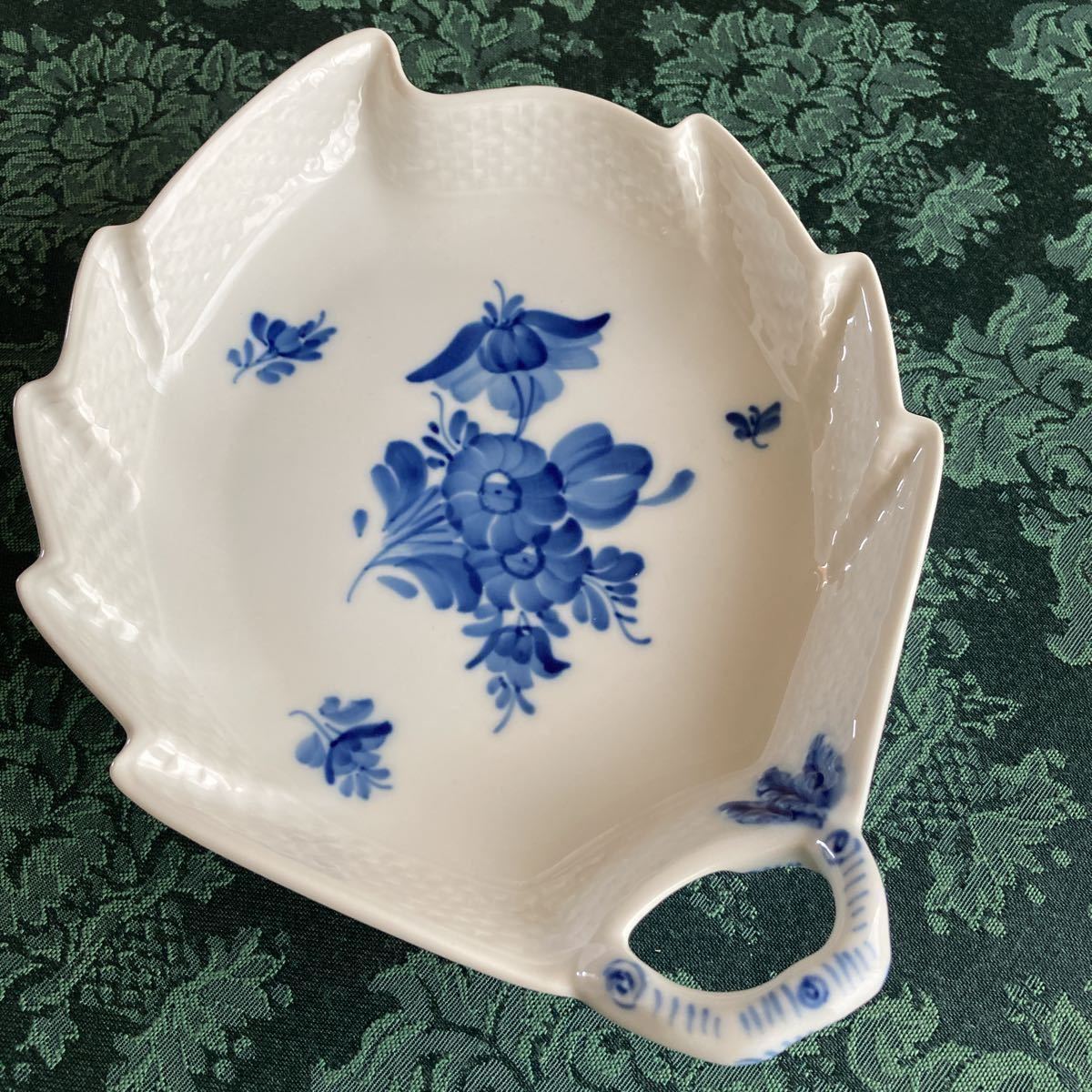即決◆ROYAL COPENHAGEN／ロイヤルコペンハーゲン ブルーフラワーカーブ リーフディッシュ◆プレート皿 ロイヤルコペンハーゲン ロイヤル ブルーフルーテッド ミニ 小皿 .#e1