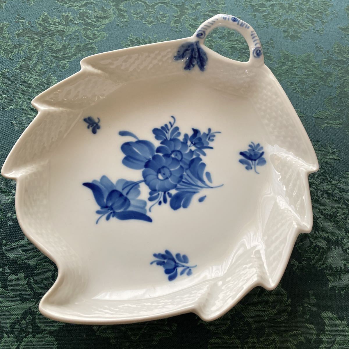 即決◆ROYAL COPENHAGEN／ロイヤルコペンハーゲン ブルーフラワーカーブ リーフディッシュ◆プレート皿 ロイヤルコペンハーゲン ロイヤル ブルーフルーテッド ミニ 小皿 .#e1