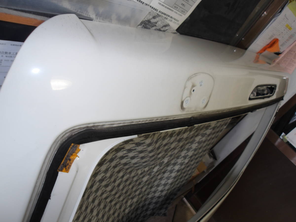 2022.4/12-1　ハイエース　リアゲート　バックドア　型式CBF-TRH200V ハイエース リアゲート パーツの通販 200系ハイエース用のバックドア電動化キット、便利すぎてもう LXパワーバックドアキット バックドアの保護