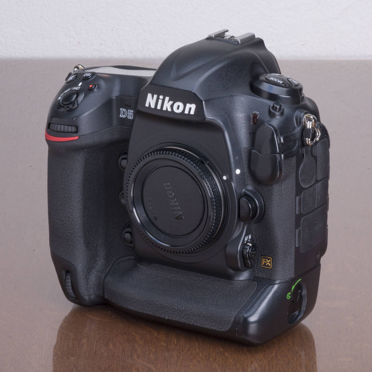 Nikon ニコン D5 XQD ボディ (中古) ＋ アングルファインダーDR-5 