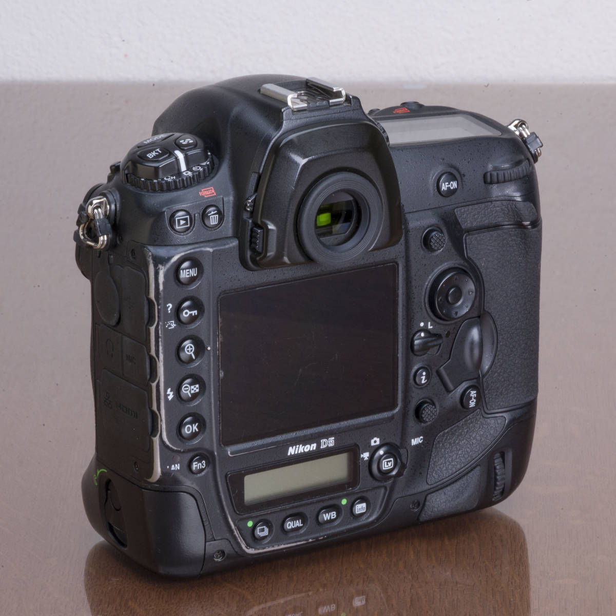 おまけ有】ニコン D5 XQD-Type ボディ（Nikon ニコン D5 XQD ボディ 