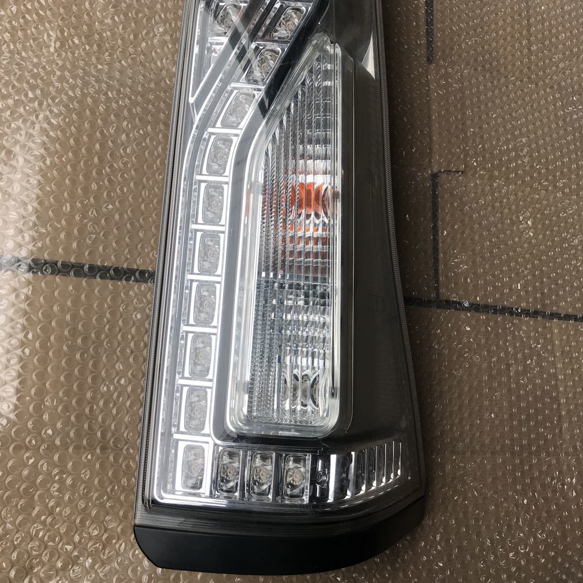 ☆激安☆ C26 セレナ ハイウェイスター 右LEDテールランプ 右テール