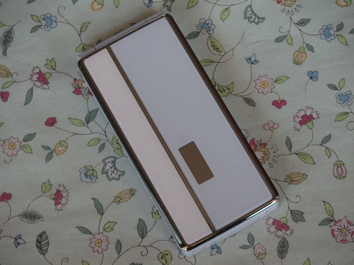 ☆彡 美品　docomo　STYLE series　Ｎ－０３Ｄ　White N-03D docomo STYLE ホワイト ガラケー FOMA