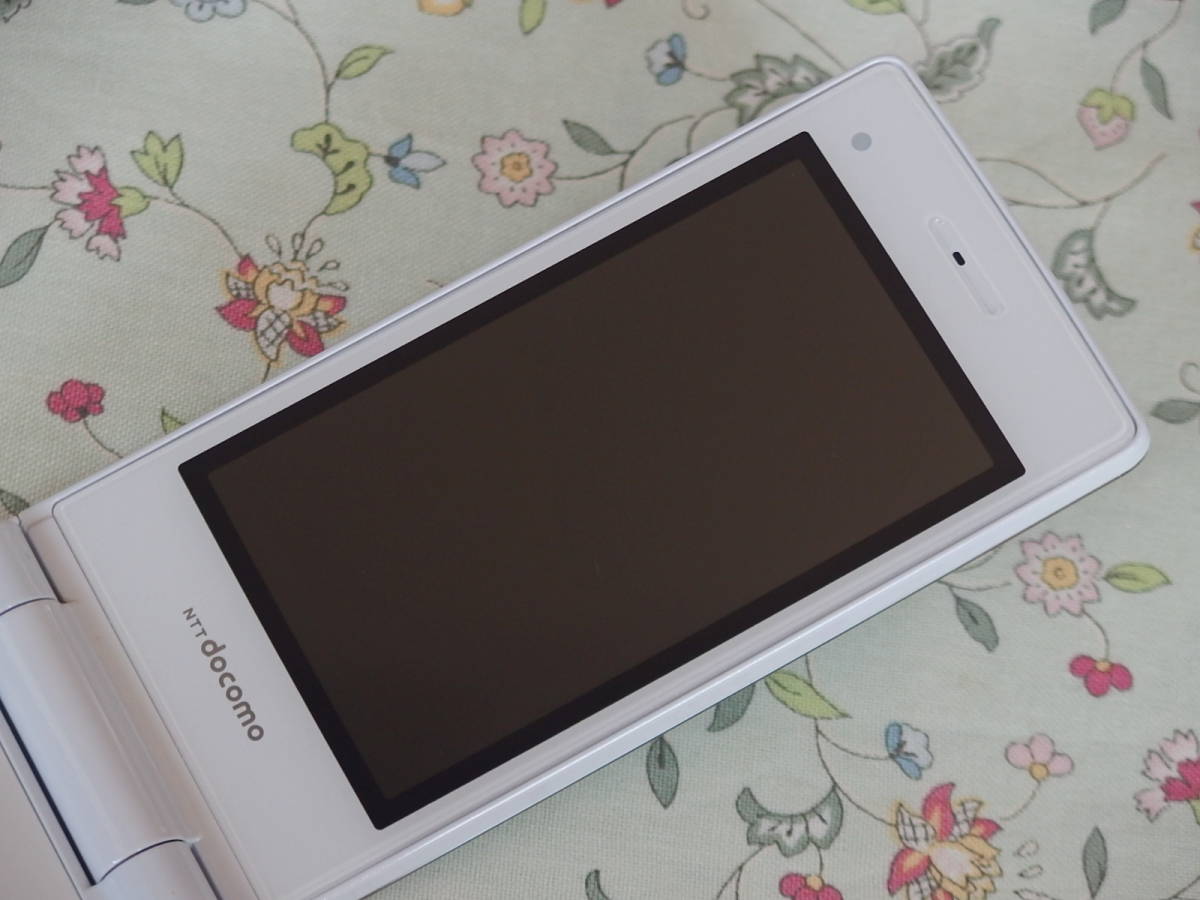 ☆彡 美品　docomo　STYLE series　Ｎ－０３Ｄ　White N-03D docomo STYLE ホワイト ガラケー FOMA