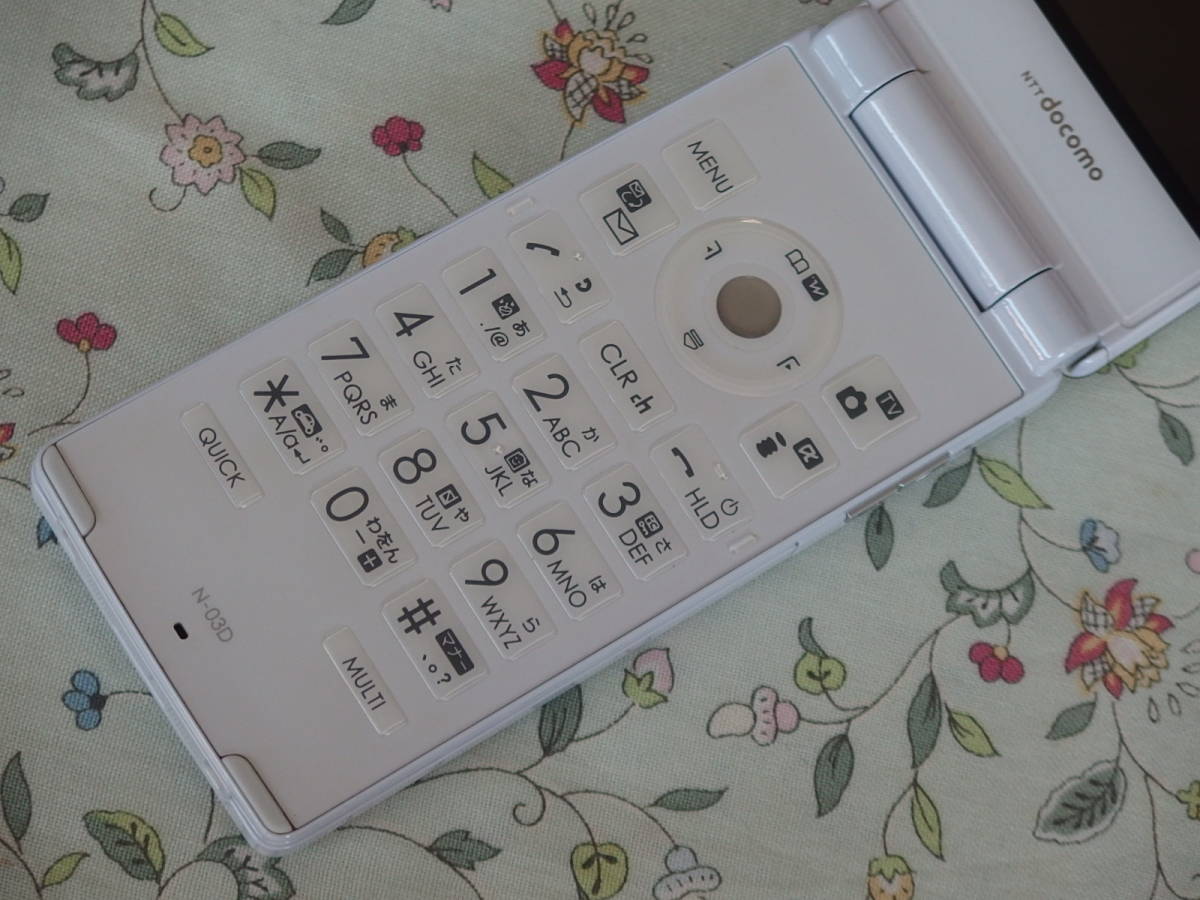 ☆彡 美品　docomo　STYLE series　Ｎ－０３Ｄ　White N-03D docomo STYLE ホワイト ガラケー FOMA