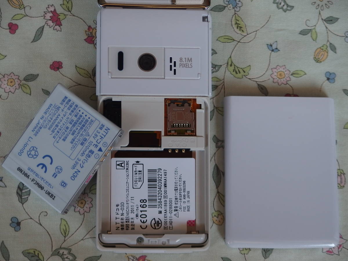 ☆彡 美品　docomo　STYLE series　Ｎ－０３Ｄ　White N-03D docomo STYLE ホワイト ガラケー FOMA