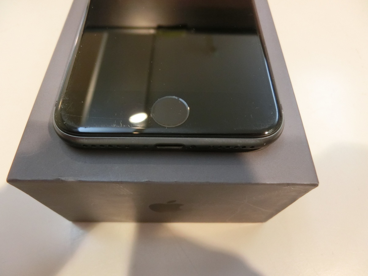 64GB SIMフリー iPhone8 SIMロック解除済み グレー 中古の通販 SIM