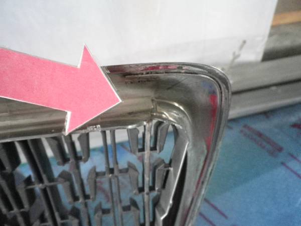 R1-1　トヨタクラウンマジェスタ[UZS171]　フロントグリル 中古_3