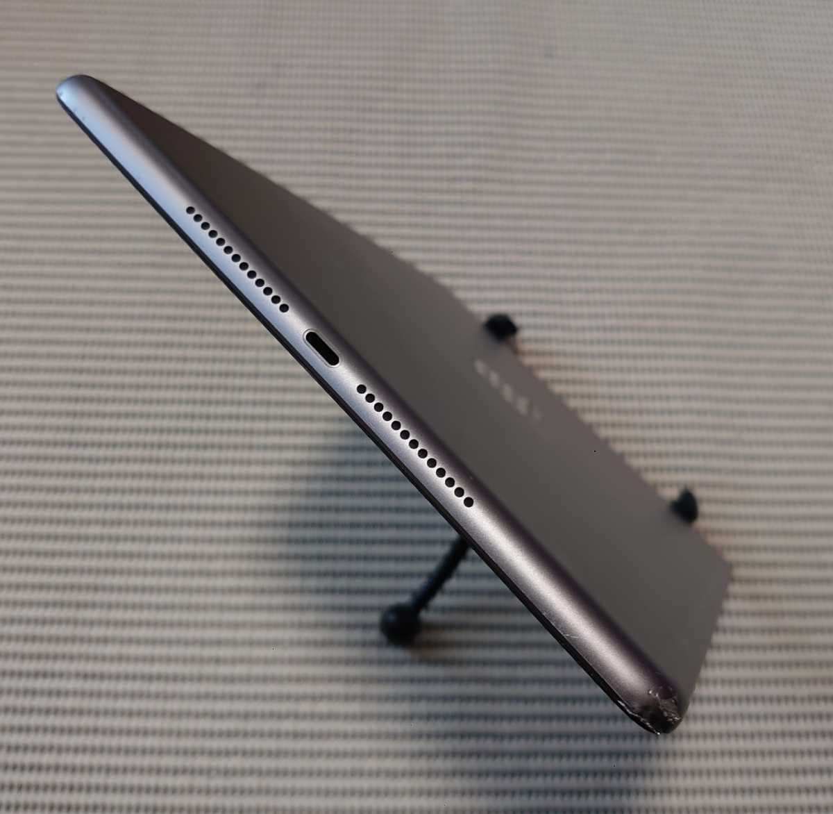 iPad第5世代(A1822)本体32GBグレイWi-Fiモデル完動品動作確認