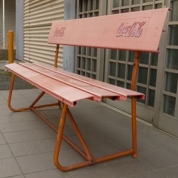 P061☆[大阪〜]非売品 87年以降のコカコーラロゴ入り樹脂製ベンチ 横幅 