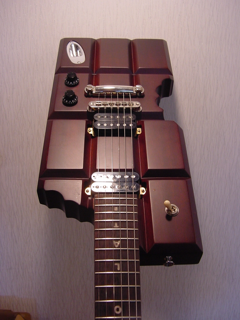 謎のチョコレートギター ワンピースボデイ ワンピースネック セットネック仕様 ゴトー製パーツ 追加写真50枚以上 その他 売買されたオークション情報 Yahooの商品情報をアーカイブ公開 オークファン Aucfan Com