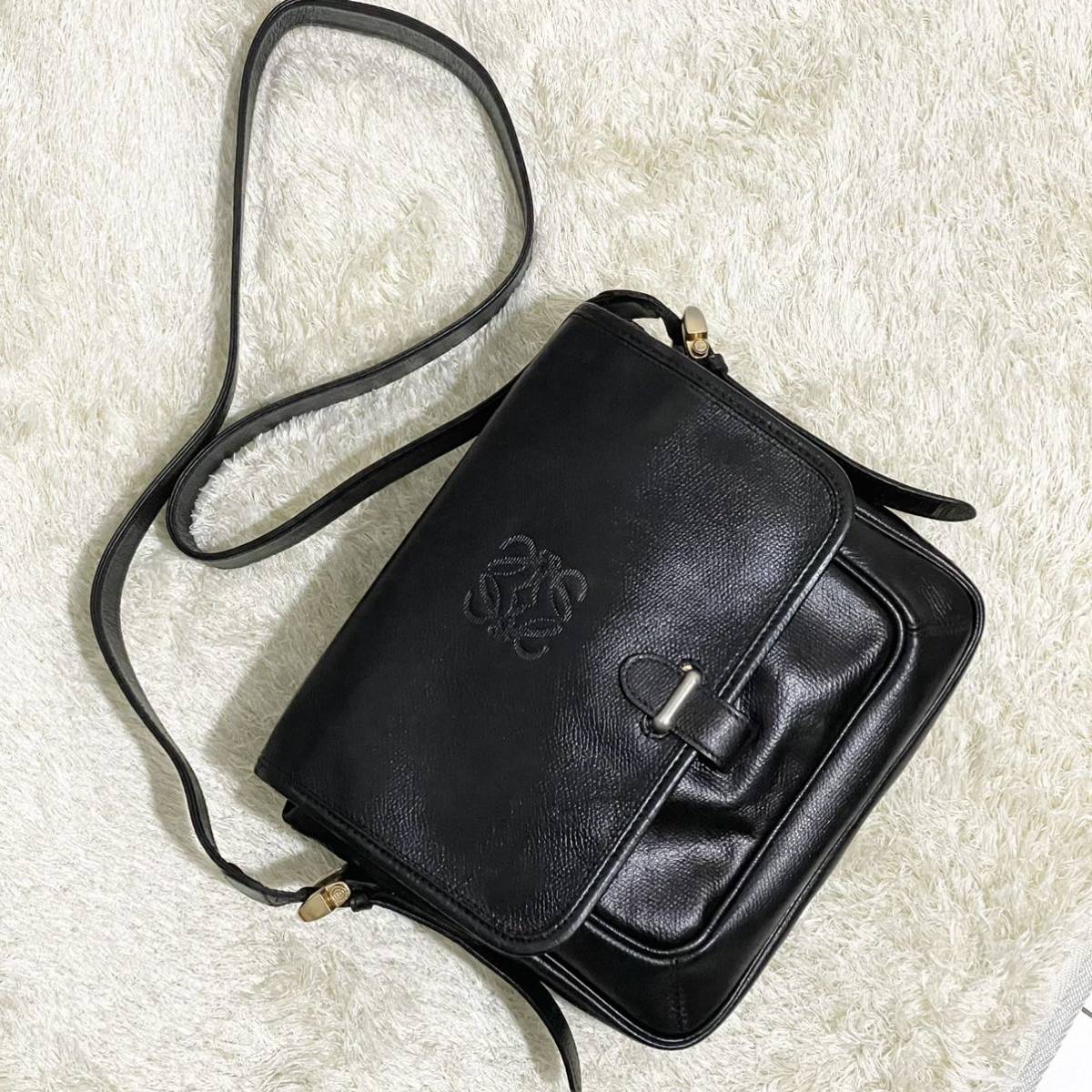【美品】LOEWE　ロエベ　アナグラム　ショルダーバッグ　エンボス ロエベ アナグラム ショルダーバッグ 4807極希少・美品LOEWE サコッシュ ナッパレザー