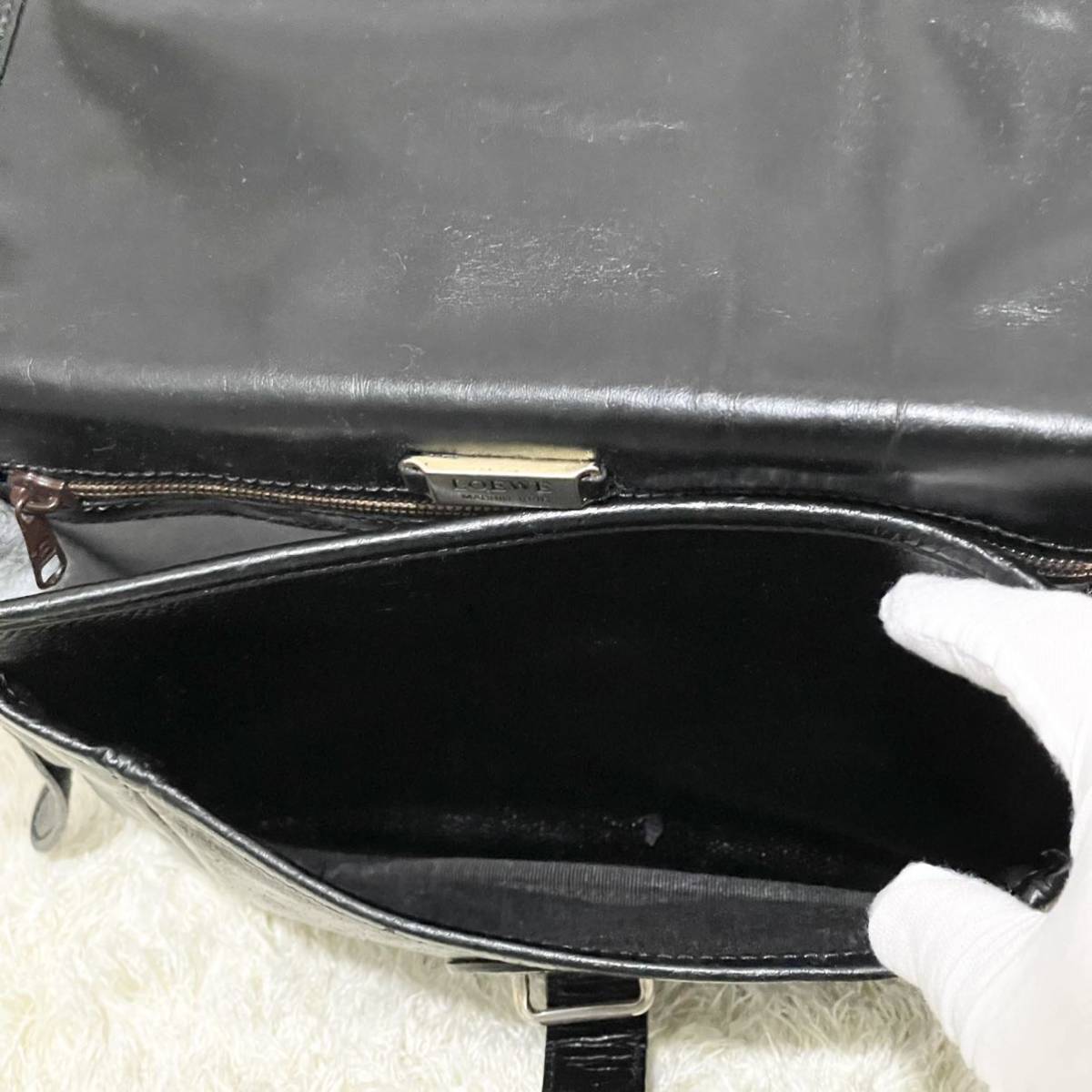 【美品】LOEWE　ロエベ　アナグラム　ショルダーバッグ　エンボス ロエベ アナグラム ショルダーバッグ 4807極希少・美品LOEWE サコッシュ ナッパレザー