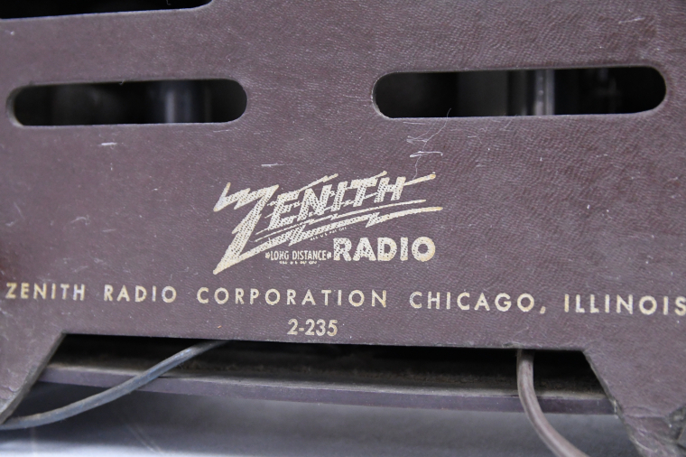 ZENITH ゼニス H520-T 2-235 ビンテージラジオ CONSOLTONE RADIO 真空管ラジオ レトロ アンティーク インテリア 現状品 MODEL 真空管ラジオ 通電&frasl;音出し確認ZENITH AUTOMATIC レスピレーター 40.1865.0135&frasl;51.C200｜正規