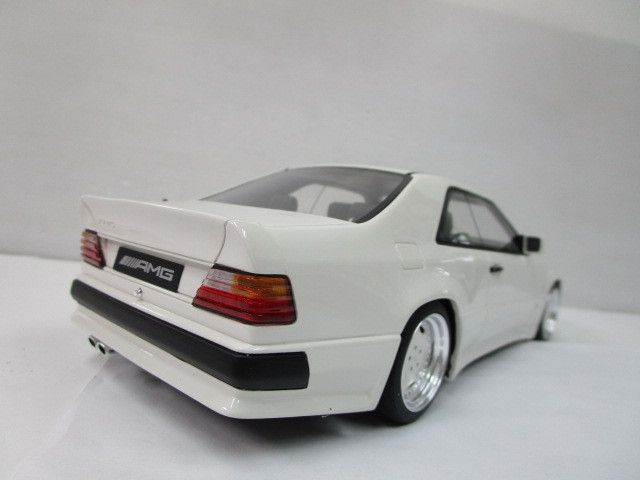 メルセデスベンツ特注 OttO 1/18 メルセデスベンツ 300CE (C124) AMG