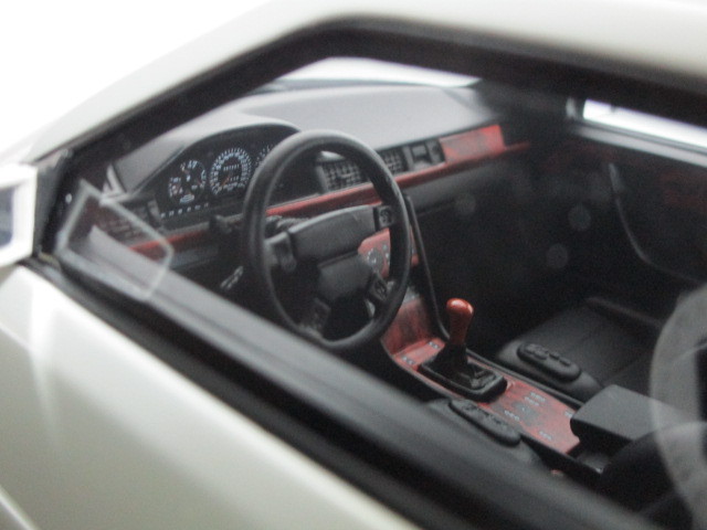 メルセデスベンツ特注 OttO 1/18 メルセデスベンツ 300CE (C124) AMG