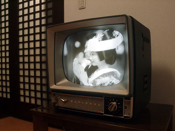 ナショナル真空管式白黒テレビ 17インチ大型画面です とても珍しい