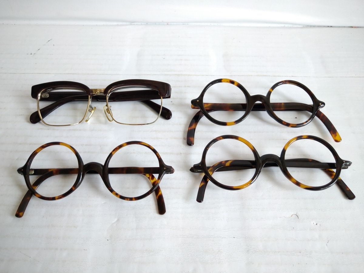 Kf0404 51e べっ甲製丸メガネフレーム 3個 ノーブランドメガネフレーム 1個 おまとめセット 装飾品 めがね 眼鏡 小物 ケース付き 鼈甲 売買されたオークション情報 Yahooの商品情報をアーカイブ公開 オークファン Aucfan Com