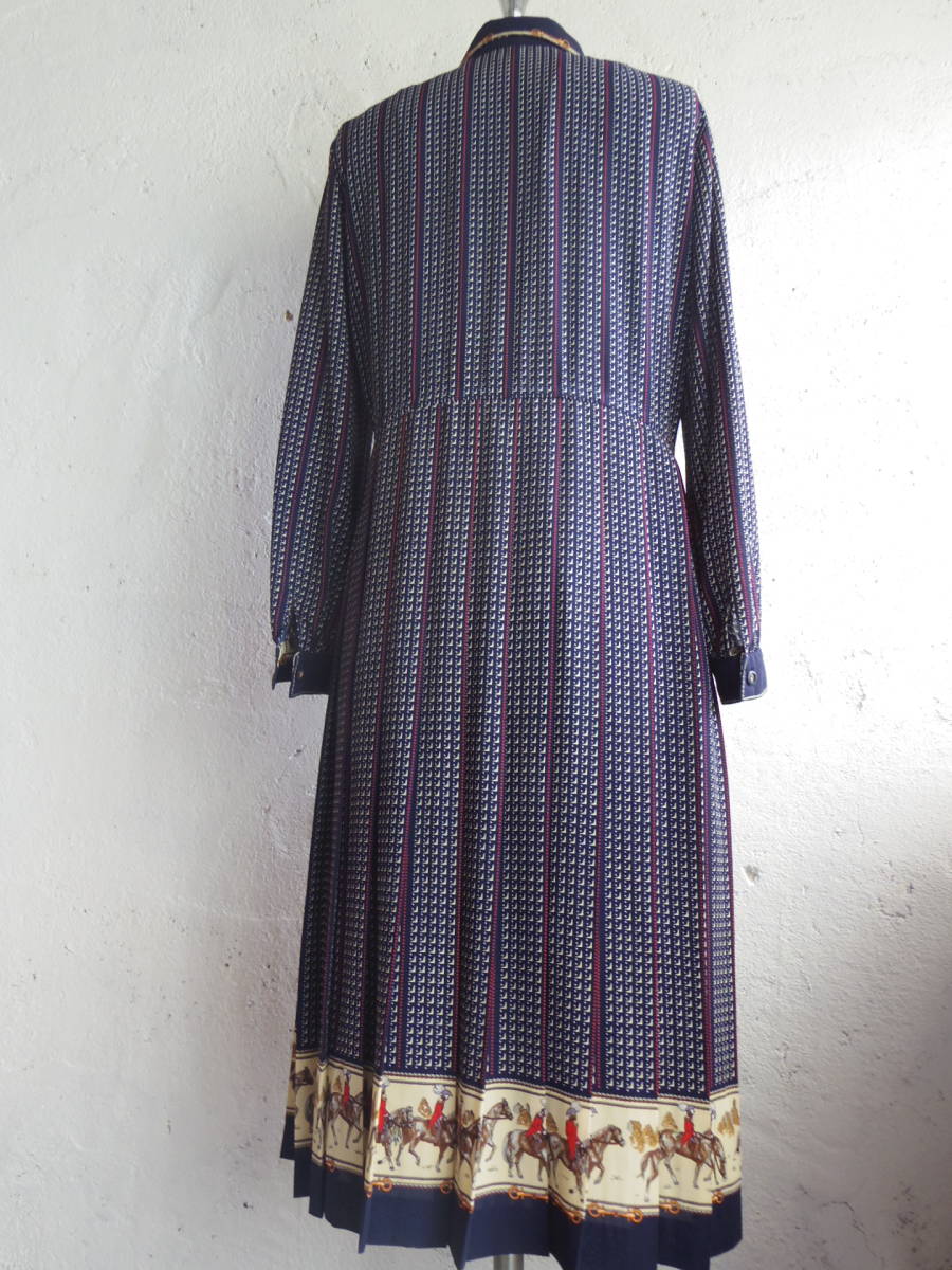 古着 レトロvintageワンピ騎士柄モダンワンピ 昭和レトロワンピース70s60s70年代60年代 昭和レトロビンテージヨーロッパ騎士ワンピ Mサイズ 売買されたオークション情報 Yahooの商品情報をアーカイブ公開 オークファン Aucfan Com