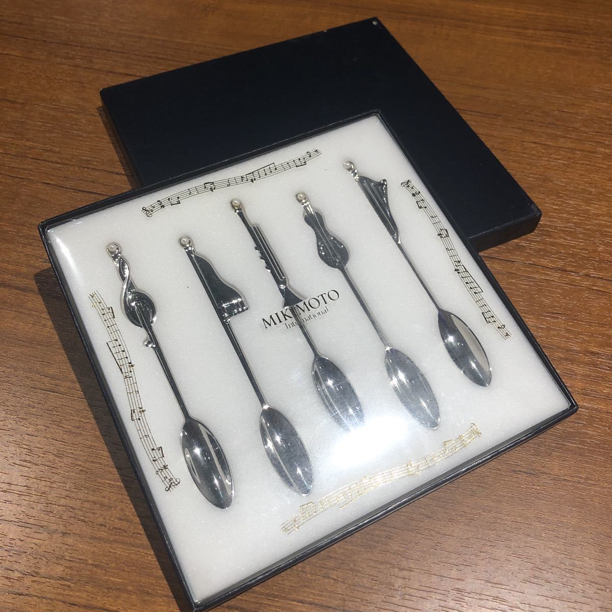 新品MIKIMOTO 音楽モチーフ カトラリーセット 13点 新品MIKIMOTO 音楽モチーフ カトラリーセット 13点 新品MIKIMOTO 音楽