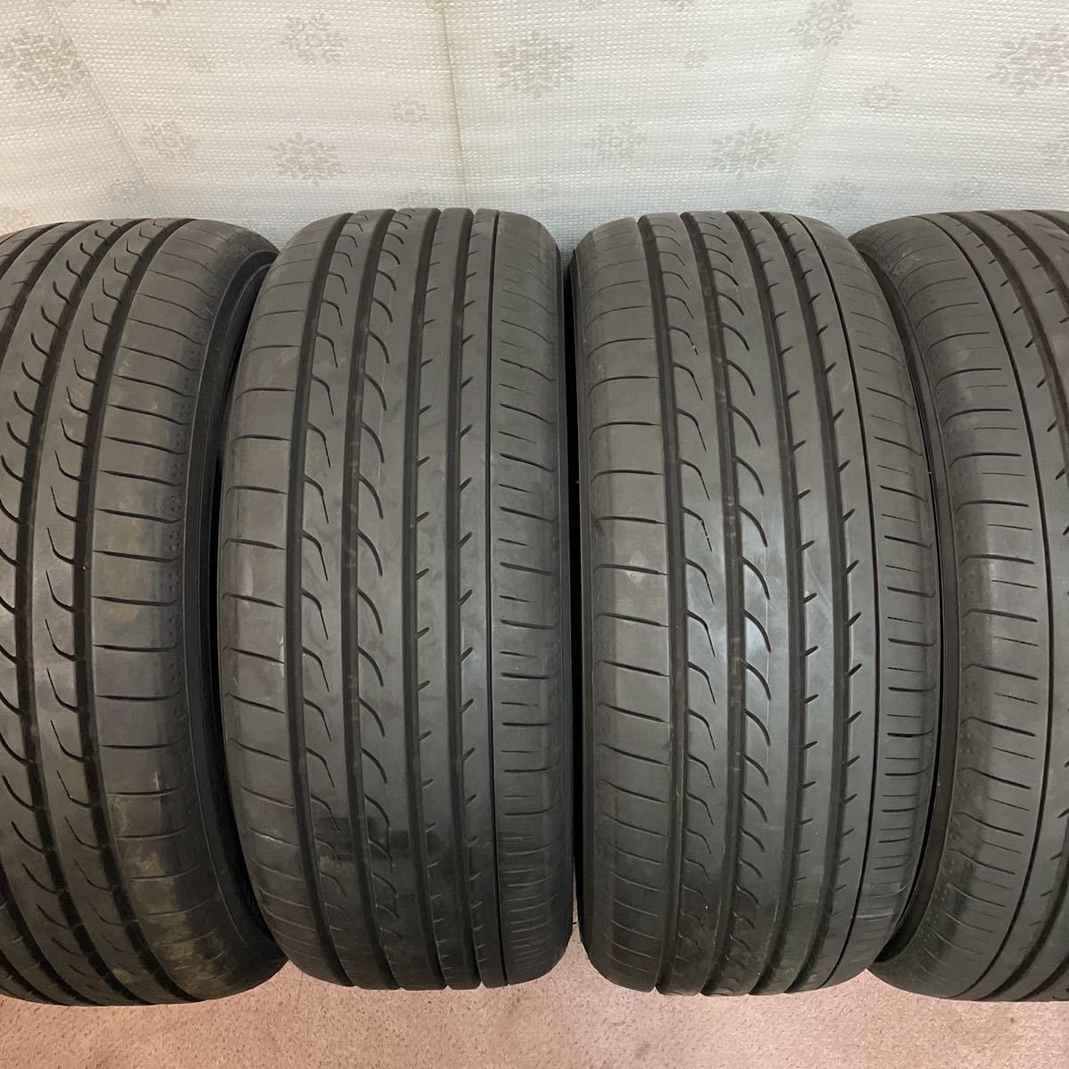 2020年製 215/55R17 ヨコハマタイヤ BluEarth RV-02 17インチ夏タイヤ4本