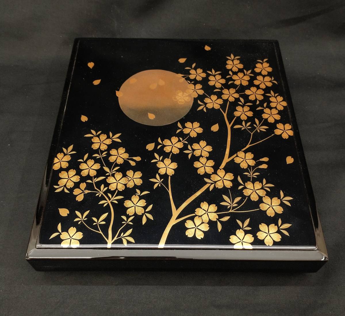 平安祥雲作 朱塗 金蒔絵 「三月 桜ニ雉子」 薬器 共箱 V R3370 ColBase