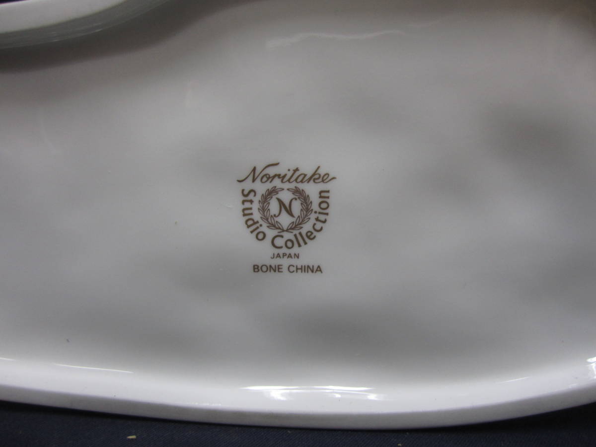 ⁄ Noritake 置物 ボーンチャイナ 陶器 白磁 馬の親子 オールドノリタケ
