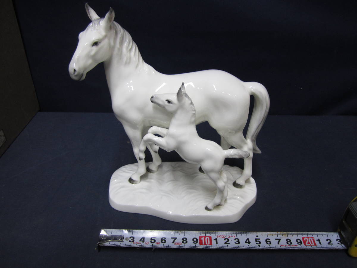 ノリタケボーンチャイナ 鳥 メジロ ⁄ Noritake 置物 ボーンチャイナ 陶器 白磁 馬の親子 オールドノリタケ