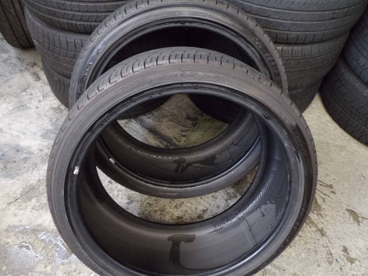 2本です。235/35R19　ヨコハマ　ECOS　ES300