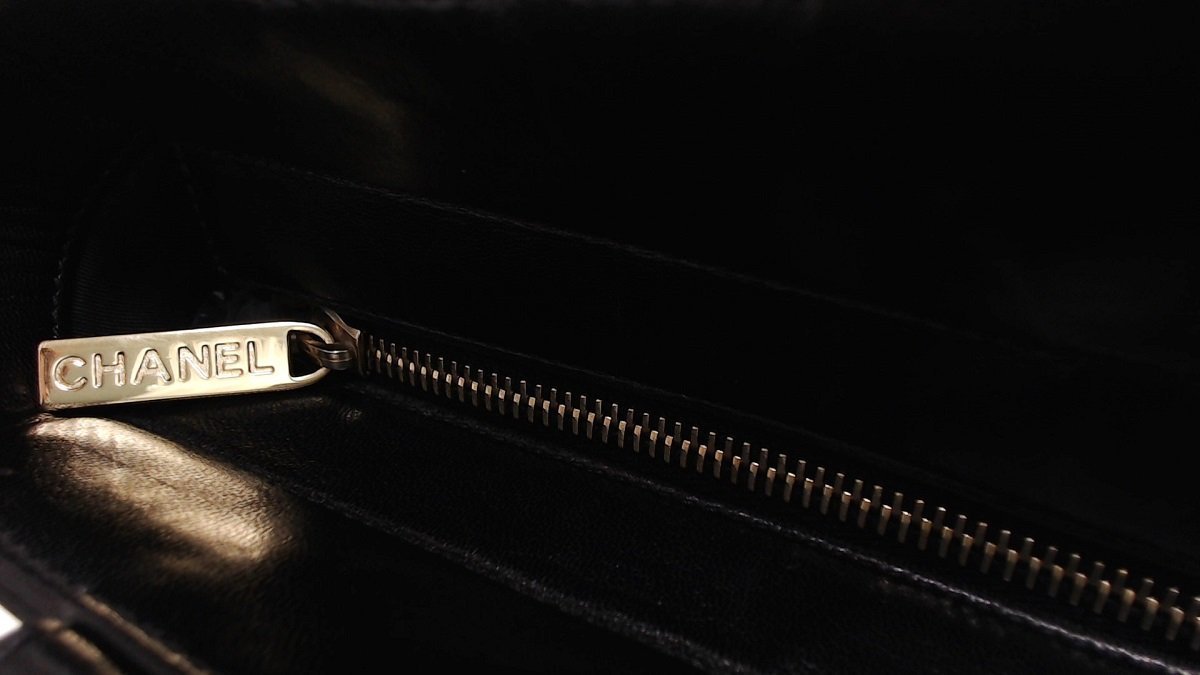 1円超美品☆シャネル☆ラムスキン　チョコバー　32㎝　トート　黒　G金具【CHANEL】 CHANEL シャネル チョコバー チョコバーミニフラップキューブラインストーン A15316 60回払いまで金利0%シャネル