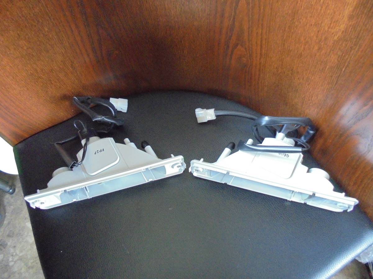 RX-7 FC3S 2026年最新Yahoo!オークション 純正 -fc3s(ウィンカー、サイドマーカー)の ローターハウジング フロント側 ノーマル RX7 ☆激安!☆FD3S 2026年最新マツダ ＦＣ３Ｓ☆新品純正部品☆フロントコンビハウジング マツダ -fc3s 純正(ウィンカー、サイド |