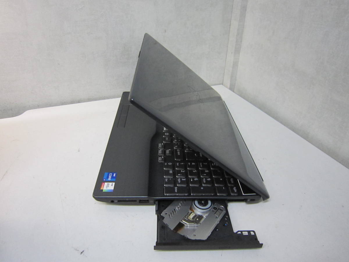 富士通 AH53/E3 i7-1165G7 メモリ16GB SSD 500GB