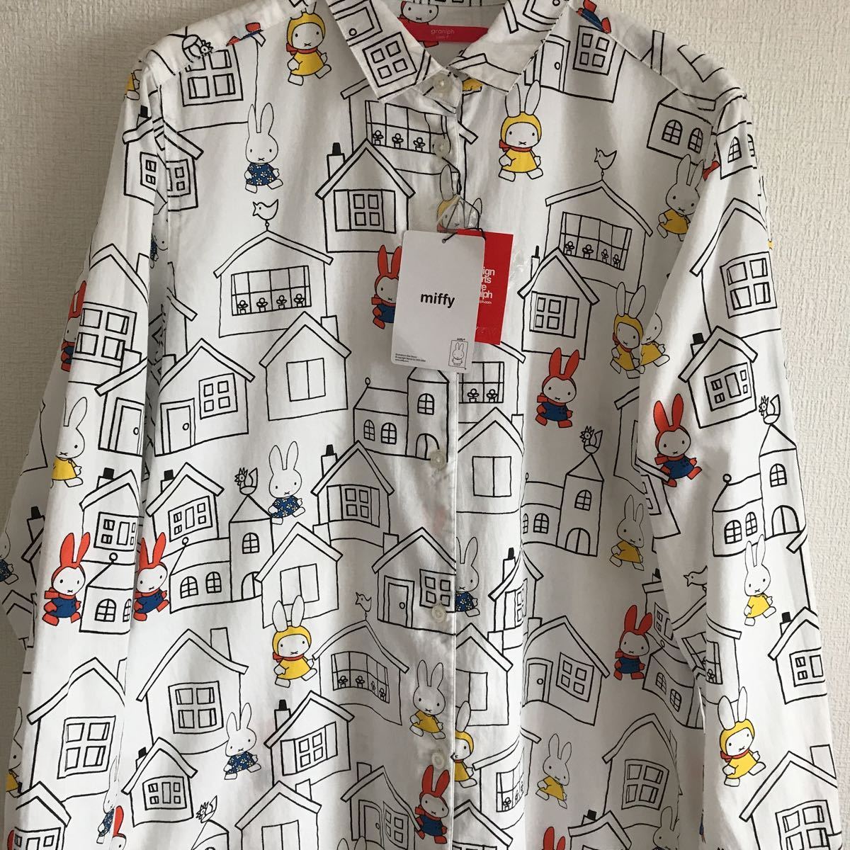 新品●タグ付き●graniph miffyコラボ　ロングシャツ　シャツワンピ　ホワイト　定価7150円 graniph ミッフィー グラニフ ボーダー 新品新品☆graniph&frasl;グラニフ ディック・ブルーナのミッフィーとの最新コラボレーションが全24
