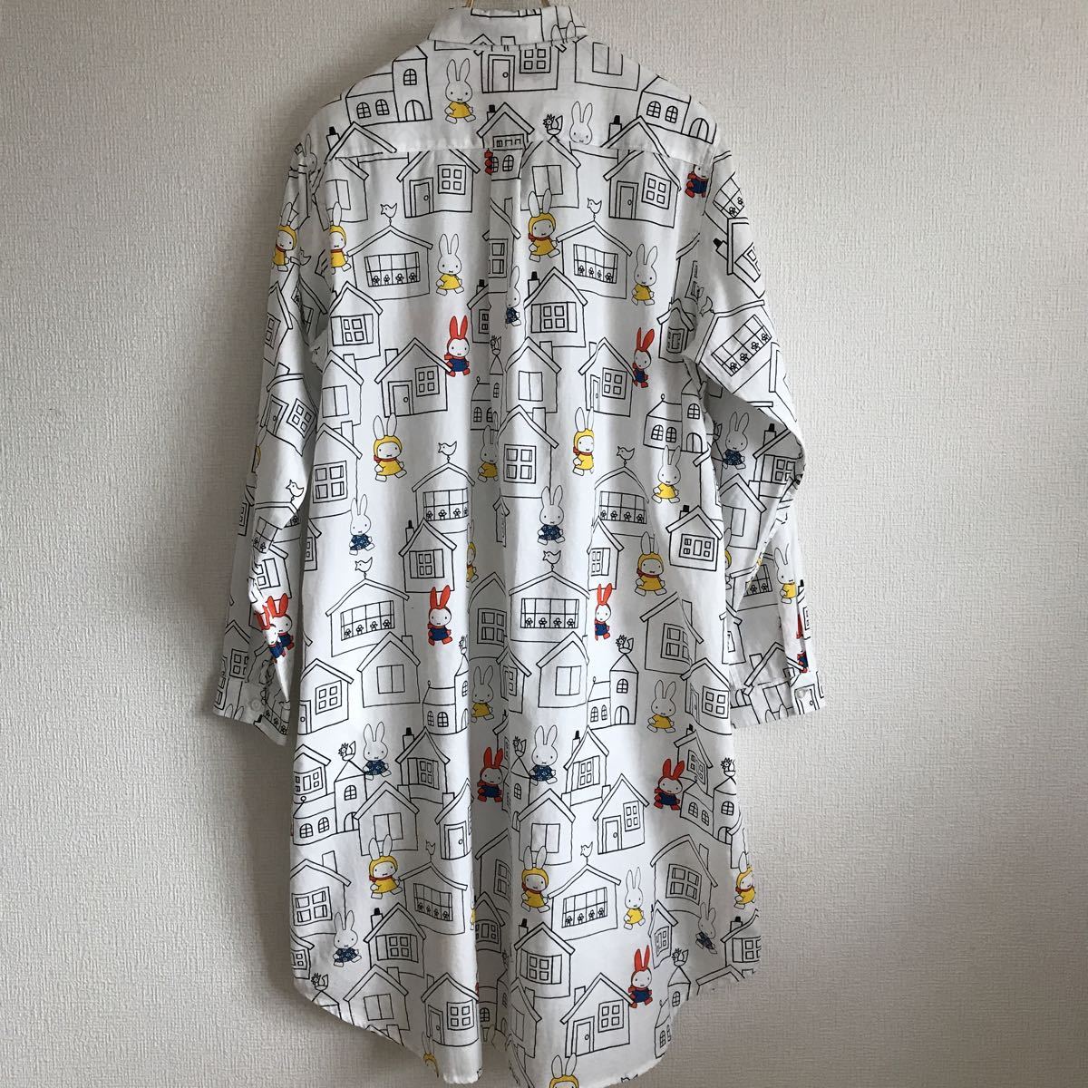 新品●タグ付き●graniph miffyコラボ　ロングシャツ　シャツワンピ　ホワイト　定価7150円 graniph ミッフィー グラニフ ボーダー 新品新品☆graniph&frasl;グラニフ ディック・ブルーナのミッフィーとの最新コラボレーションが全24