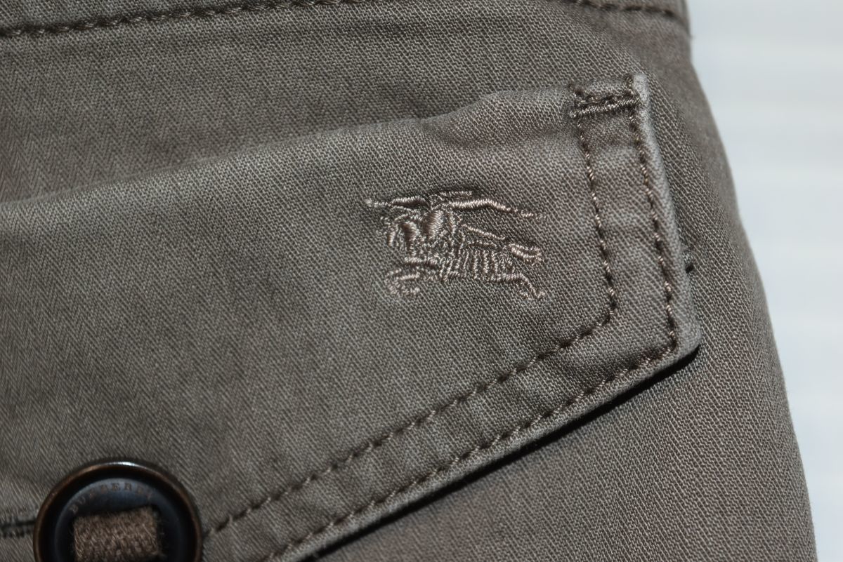 ☆バーバリー☆ホースマークの刺繍入り カッコいいノバチェック柄入り