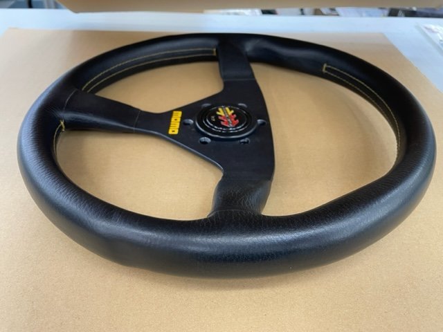 MOMO モモ ヴェローチェレーシング イエローステッチ 35パイ