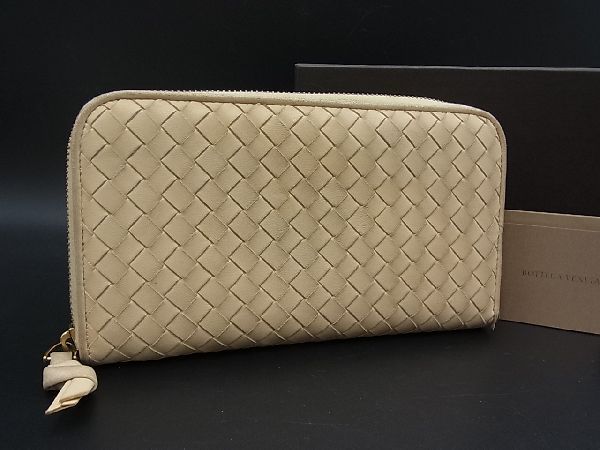 極美品 ボッテガヴェネタ イントレチャート 長財布 ラウンドファスナー 