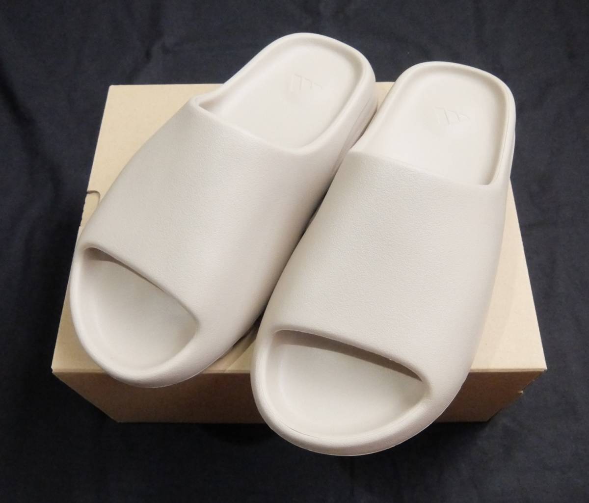 定価スタート！ 新品 adidas YEEZY SLIDE PURE US9.5 / YZY SLIDE 